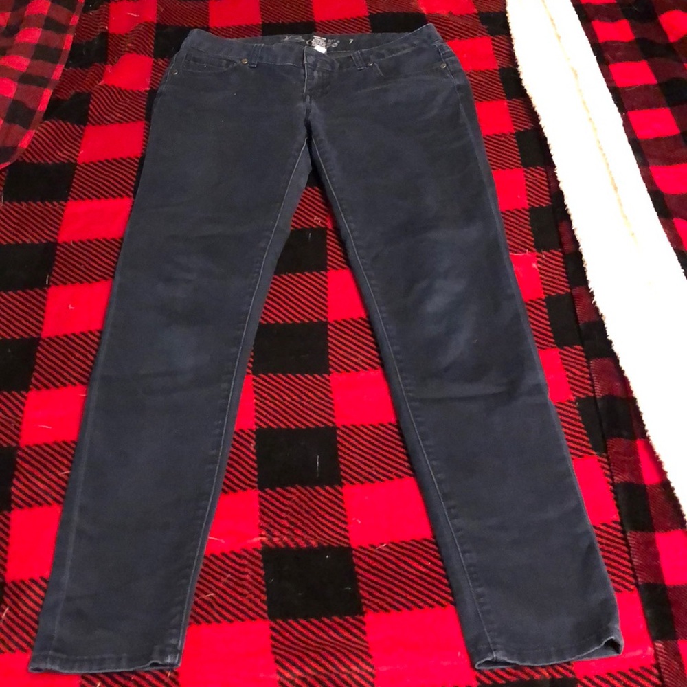 5/$25 Skinny jeans size 7